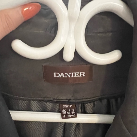 Danier suede jacket size XS but fits like a small - Picture 3 of 3
